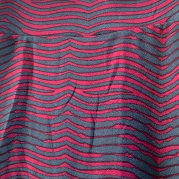 Women’s LuLaRoe Cassie pencil skirt wave print size L stretch  NWOT - Picture 3 of 8
